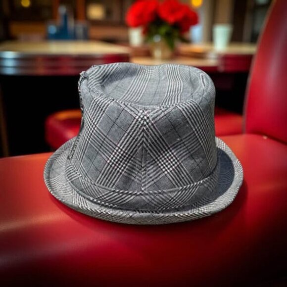 CHECKERED WOMENS HAT SIZE L - Picture 1 of 4